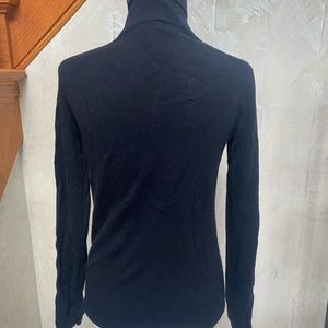 Neiman Marcus Black 100% Cashmere Turtleneck Sweater